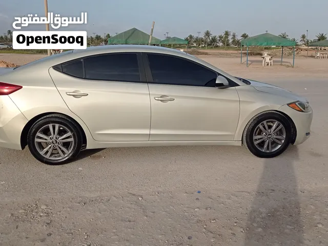 هيونداي الينترا