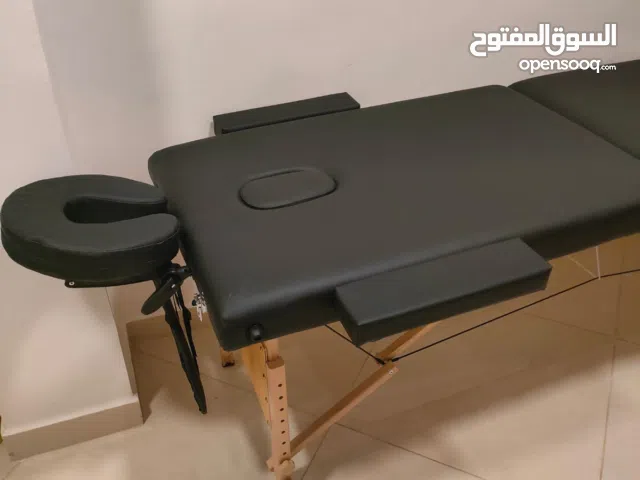 تخت مساج مميز وفخم جدا جديد بالكرتونه