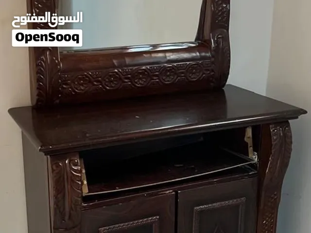 مكتبة و مدخل