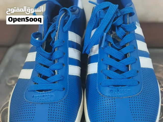 بوط اديداس للبيع نظيف ما البس غير مره واحد