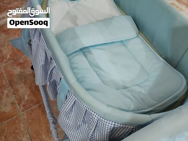 سرير أطفال شبه جديد