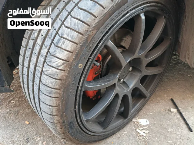 جنط 18 مستعمل بحلة ممتازه بدون  عيوب او كسور. للبيع او البلد على 16. او 15  يكون جنط عريض