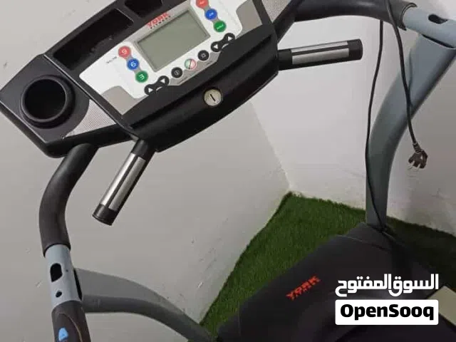 آلة مشي مستعملة بحالة ممتازة