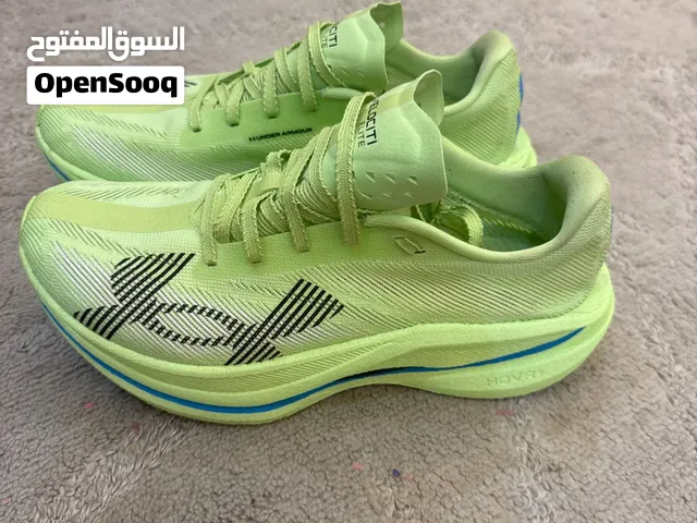 (Under Armour UA Velociti Elite3