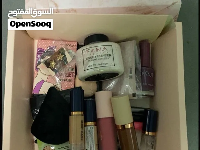 بوكس هديه مكياج و صحن وكوب