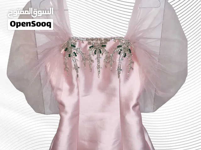فستان سهرة باللون الزهري البارد مقاس ميديام جديد ملبوس مرة واحده فقط