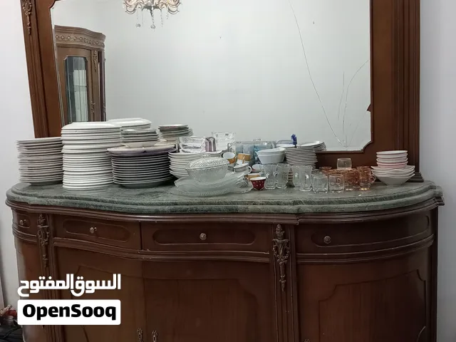 طقم سفرة فاخر وكبير جداً – دريسوار + خزانة عرض – خشب زان – 360 دينار