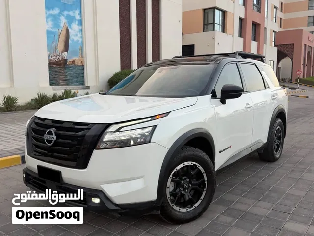 Used Nissan Pathfinder in Al Dakhiliya