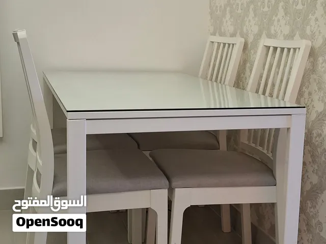 طاولة طعام