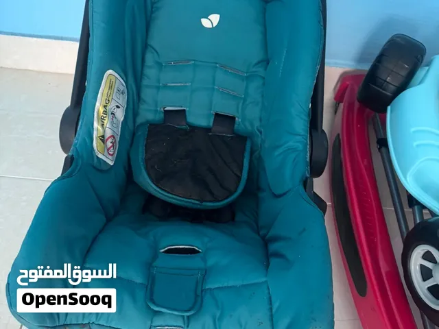 كرسي سيارة بحالة ممتازة مستعمل خفيف