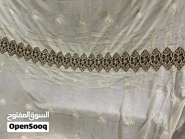 ستائر بسعر مغري وسجاد سعودي وطاوله مصري
