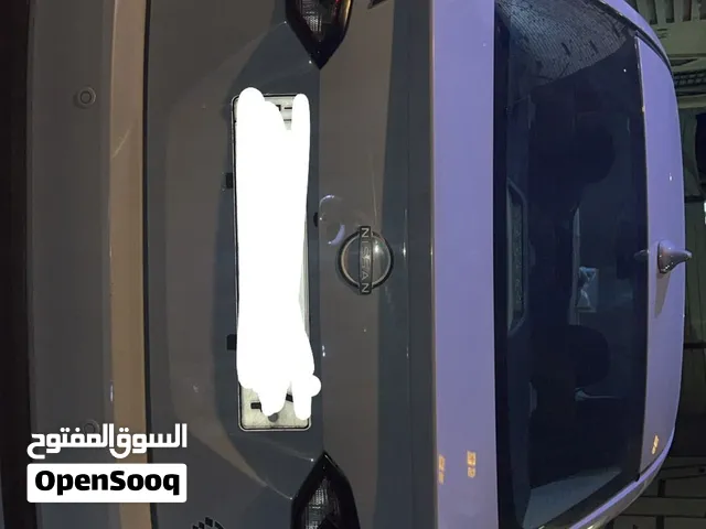 نيسان فيرسا