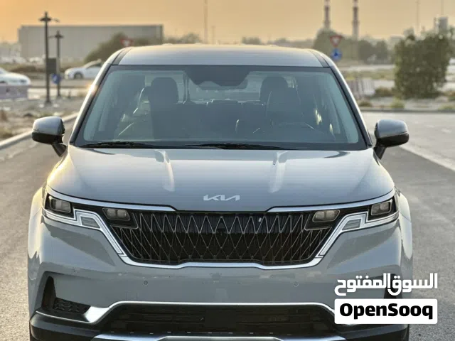 1200 AED /MONTH - 0% DP - 2022 KIA CARNIVAL EX  - كيا كارنفال بلون مميز متاحة للتقسيط بدون دفعة اولى