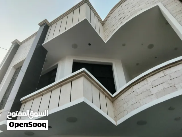بيت حديث مساحة 150 م2 واجهة 7.5 م نزال 20 م يتكون 3 غرف نوم وصالة وهول و 3 حمامات ومطبخ