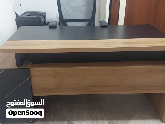 مكتب شبه جديد