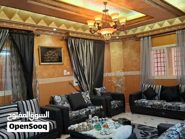 مجلس كامل للبيع بحالة ممتازة