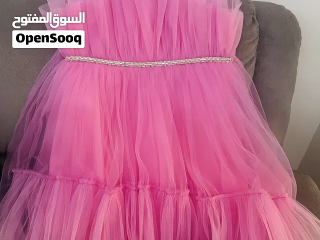 فستان وردي  للبنات يلبس من سن 4 و5 سنوات