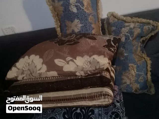 وسائد سته قطع ب10د الواحد بالغلاف