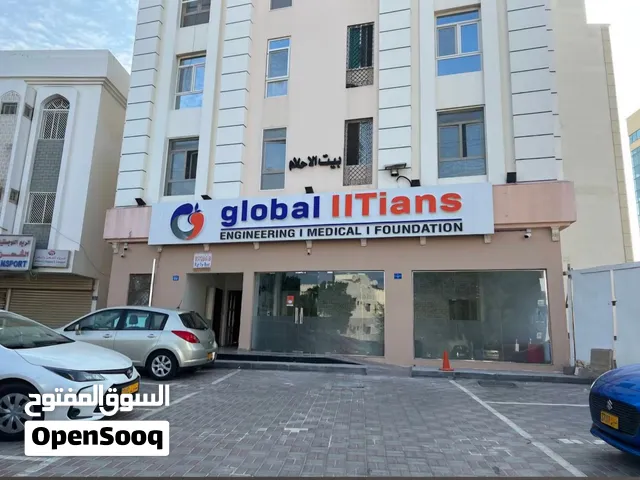 للبيع شقه في سوق الغبرة مؤجرة مكونه من غرفتين وصاله في منطقه حيويه وخدميه وبالقرب من جميع الخدمات