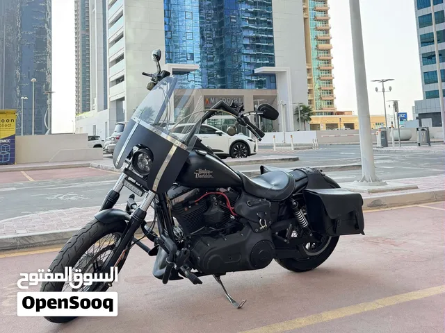BLACK HARLEY-DAVIDSON STREET BOB