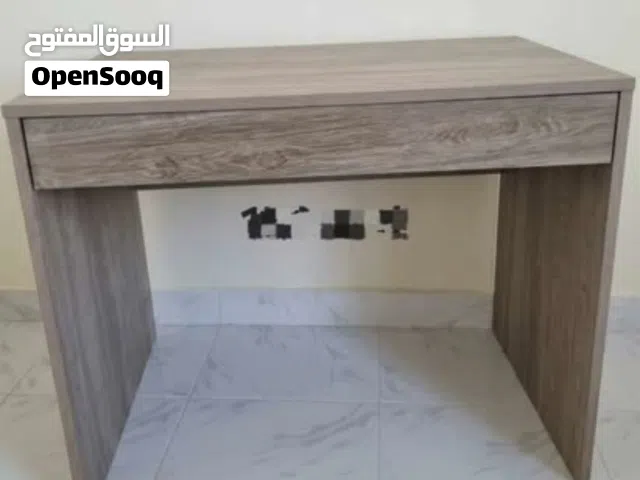 للبيع مكتب خشبي أنيق Wooden Desk for Sale