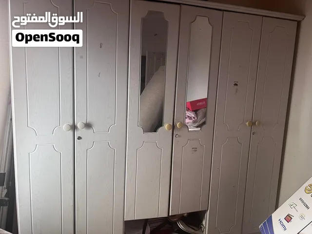 دولابين 6ضلفة ومكتب وبوفيه وجزمة وسرير للبيع