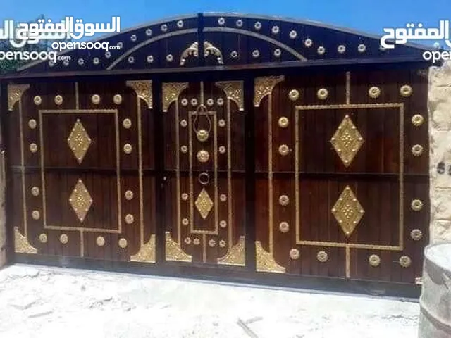 ابواب حديد  شبابيك المنيوم مراجيح اثاث مدرسي ابواب خشب