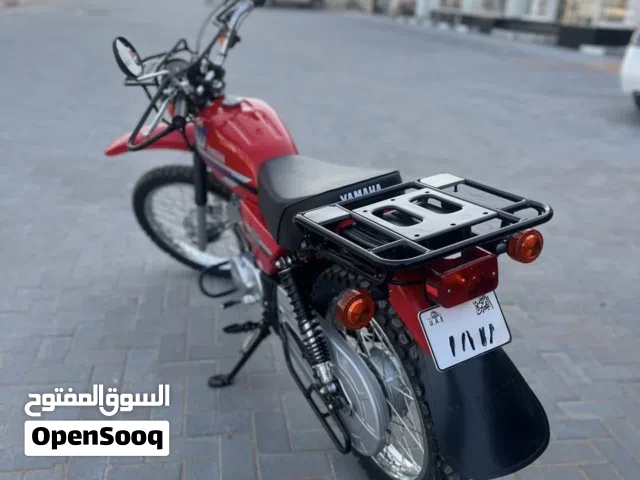 دراجة ياماها كلاسيك 5 غيار بحالة الوكالة وعليها سيفتي على المكينة و 2 ستاند يمين ويسار Classic bike