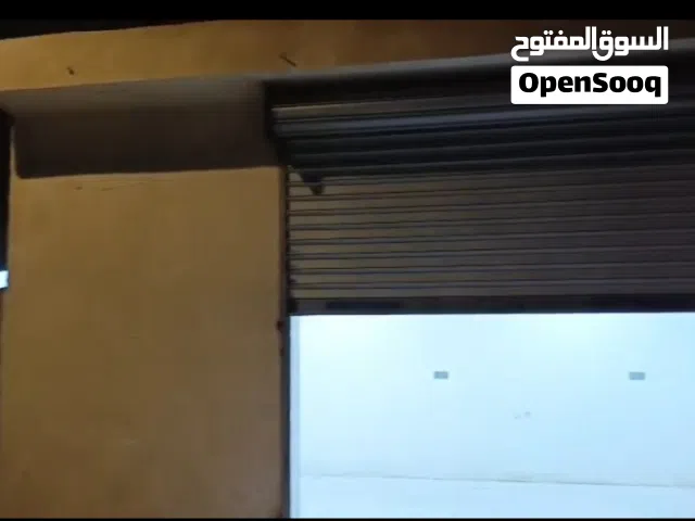 محل لايجار في القبلة – أربعة آلاف مساحته 4×6 يحتوي على سقف ثانوي و أرضية سيراميك