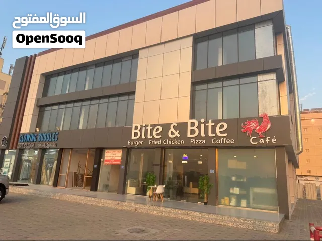 للإيجار معارض + بيسمنت في المعبيله خط أول شارع النور مساحة كل معرض 400م إطلاله مباشره على شارع النور