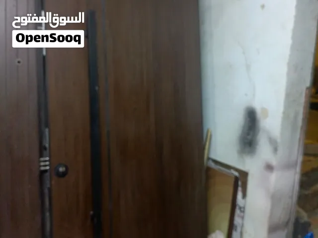 بابين اما ن مصفح بحالة الوكالة مع حلوق حديد السعر للباب الواحد 300  طبعاالشرا ما بقصر معو