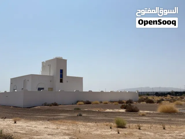 ارض فضاء ف البريمي الغريفه بي 1 موقع مميز ثاني خط من شارع رئيسي قائم مساحه كبيره - انا المالك