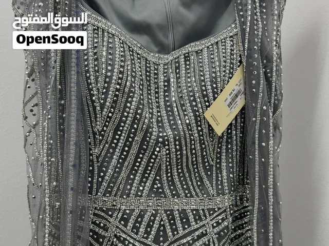 فستان سهرة فضي فخم ورائع للبيع – جديد تماماً بالبطاقة (التاق) ..