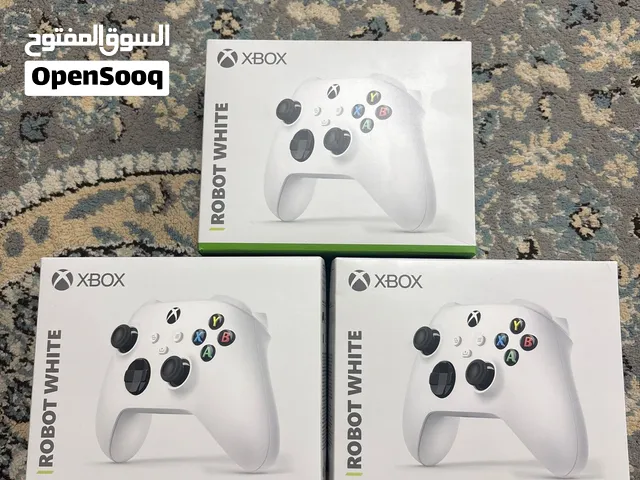 Xbox controller (Black and white colours available)