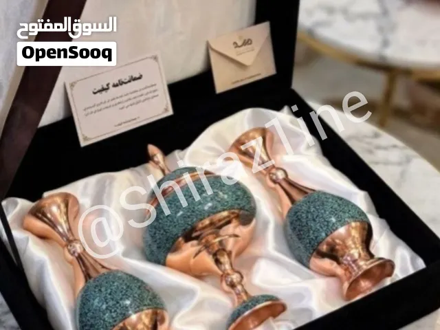 طقم هدايا ترصيع الفيروز (علبة شوكولاتة وفازة) مع علبة مخملية