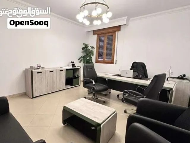 شقة تجاريه مجهزه بالاثاث لمكتبي وبتشطيب حديث بلمصعد ف سنتر زاوية الدهماني تصلح لي الانشطة التجارية
