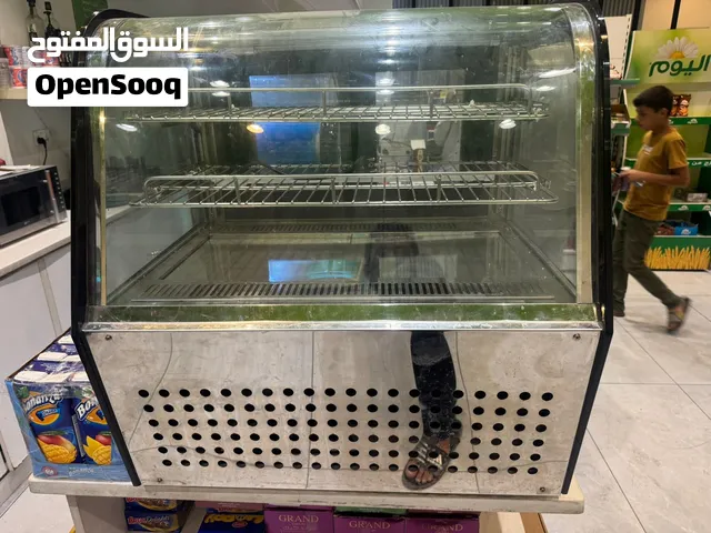 ثلاجة وحافظة معجنات  تبريد ممتاز علماً ما بحتاج اشغلها  هاي الثلاجه  تاعت كافيه  يعني ما يحتاج اقلك