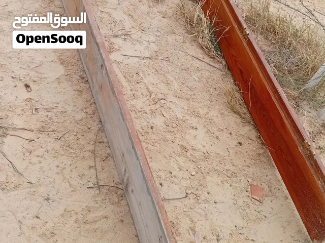 2ابواب لوح باب لوح داخلي وباب خارجي بالقفص و2رواشن لوح بالقفص و186طرف قرميد قطعه رخام