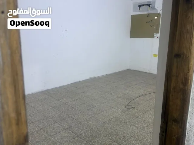 185 m2 2 Bedrooms Apartments for Rent in Basra Asatidha