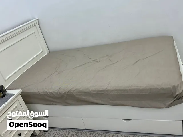 سرير بحاله جيده جداً
