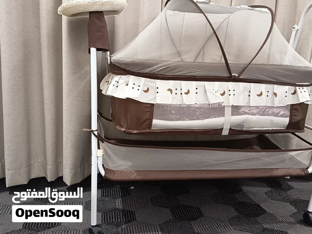 سرير اطفال للبيع