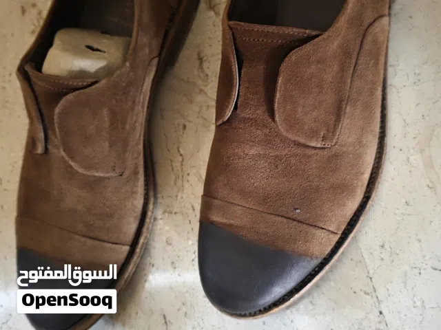 حذاء رجالي إيطالي قياس 42 للبيع