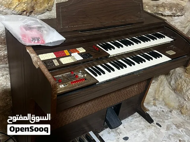 بيانو قديم للبيع