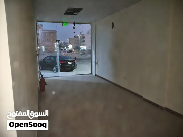 محل بنفس البنايه مويهات 3 المساحة 3,5 م× 7,5م ايجار سنوي  مطلوب 28000