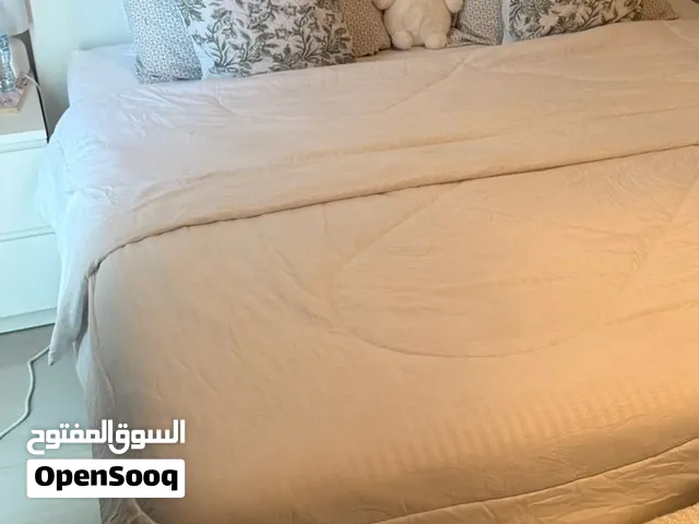 سرير 180/200 شبه جديد