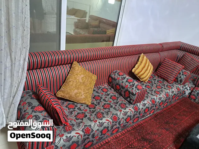 مجلس عربي للبيع مع الطاولتان و السجاد و ماركته arabest و موديلو 2026