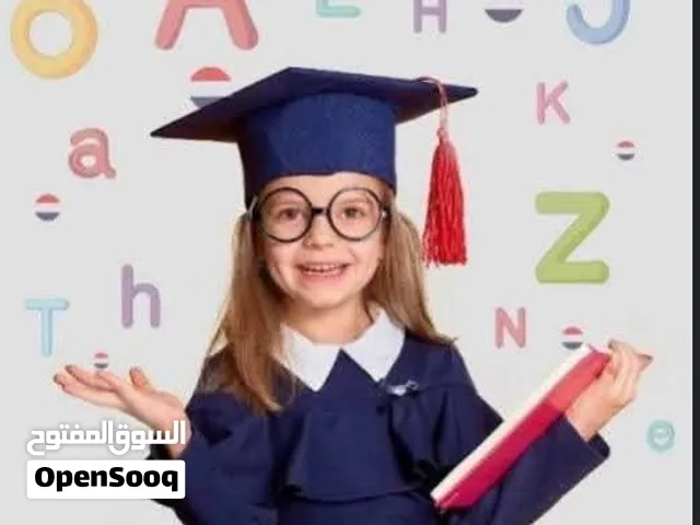 معلمة لتدريس وتأسيس جميع المواد بطريقة جذابه