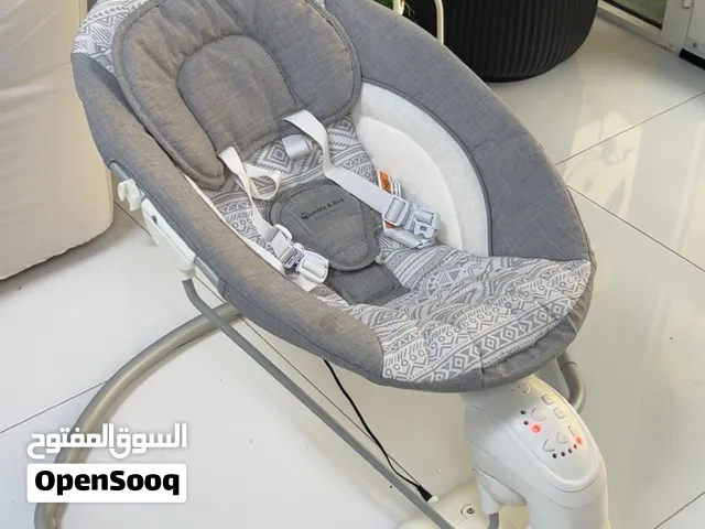 سرير هزاز كهربا ، بطاريات بحاله ممتازة استعمال بسيط مافيه اي مشاكل