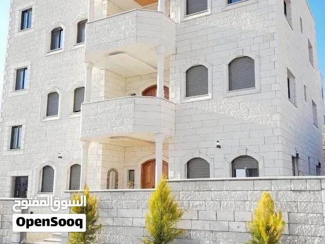 بيت 3 طوابق مع روف للبيع