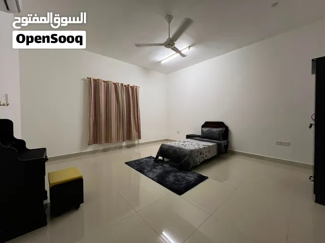 للإيجار - غرف مؤثثة - المعبيلة الجنوبية للعُمانيين فقط